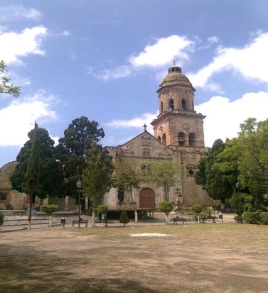 Fig. 2 Templo y antiguo convento agustino de San Miguel Charo, hoy parroquia del mismo nombre. Foto: P. J. Cortés, 2018.