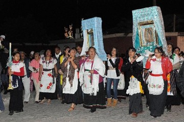 Fig.5 Encuentro de las dos vírgenes para acudir a su celebración del día 12 de diciembre. Foto: Miguel A. Méndez, 2019.